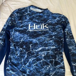 Men’s Huk fishing shirt. Size large.